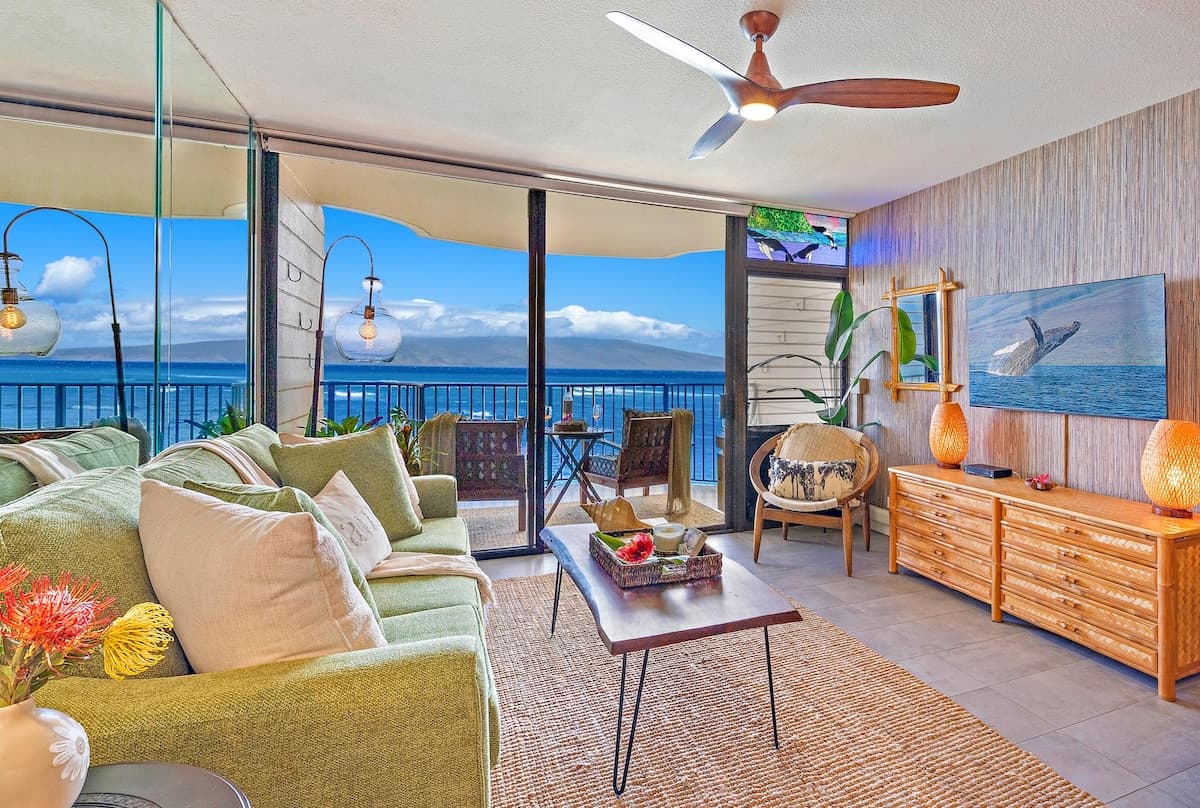 Condo in Lahaina · ★4.98 · 1 bedroom · 2 beds · 1 bath - Photo 2