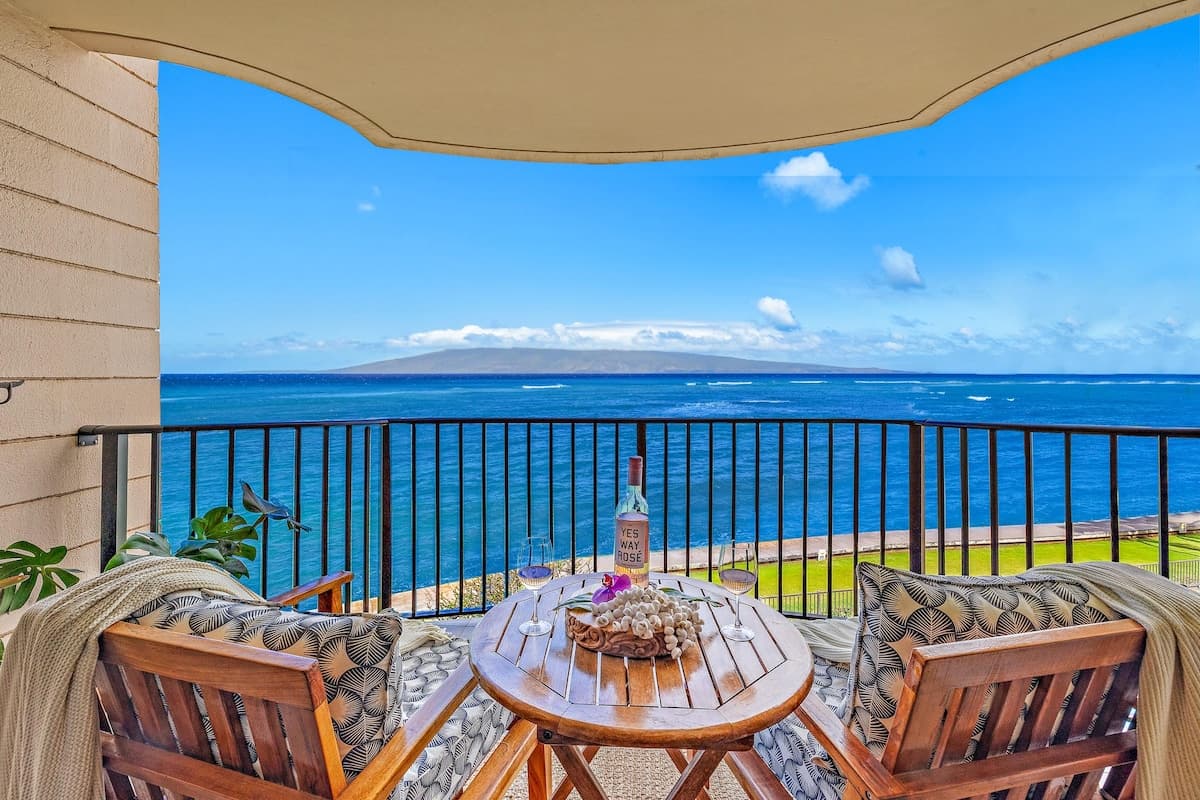 Condo in Lahaina · ★4.98 · 1 bedroom · 2 beds · 1 bath - Photo 1