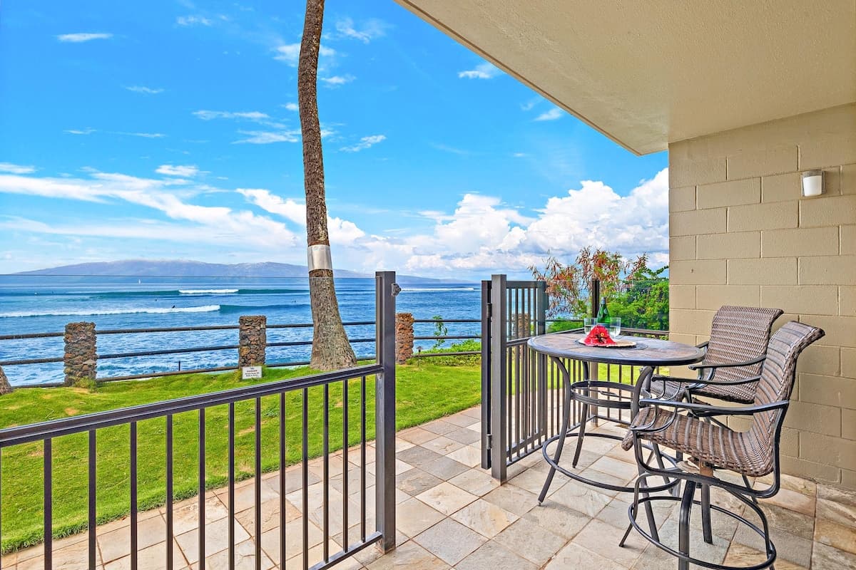 Condo in Lahaina · ★4.96 · 1 bedroom · 2 beds · 1 bath - Photo 1