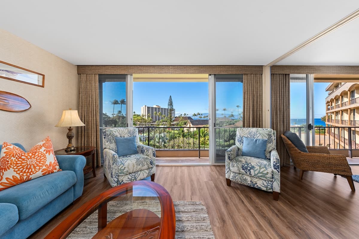 Condo in Lahaina · ★5.0 · 1 bedroom · 3 beds · 1 bath - Photo 4