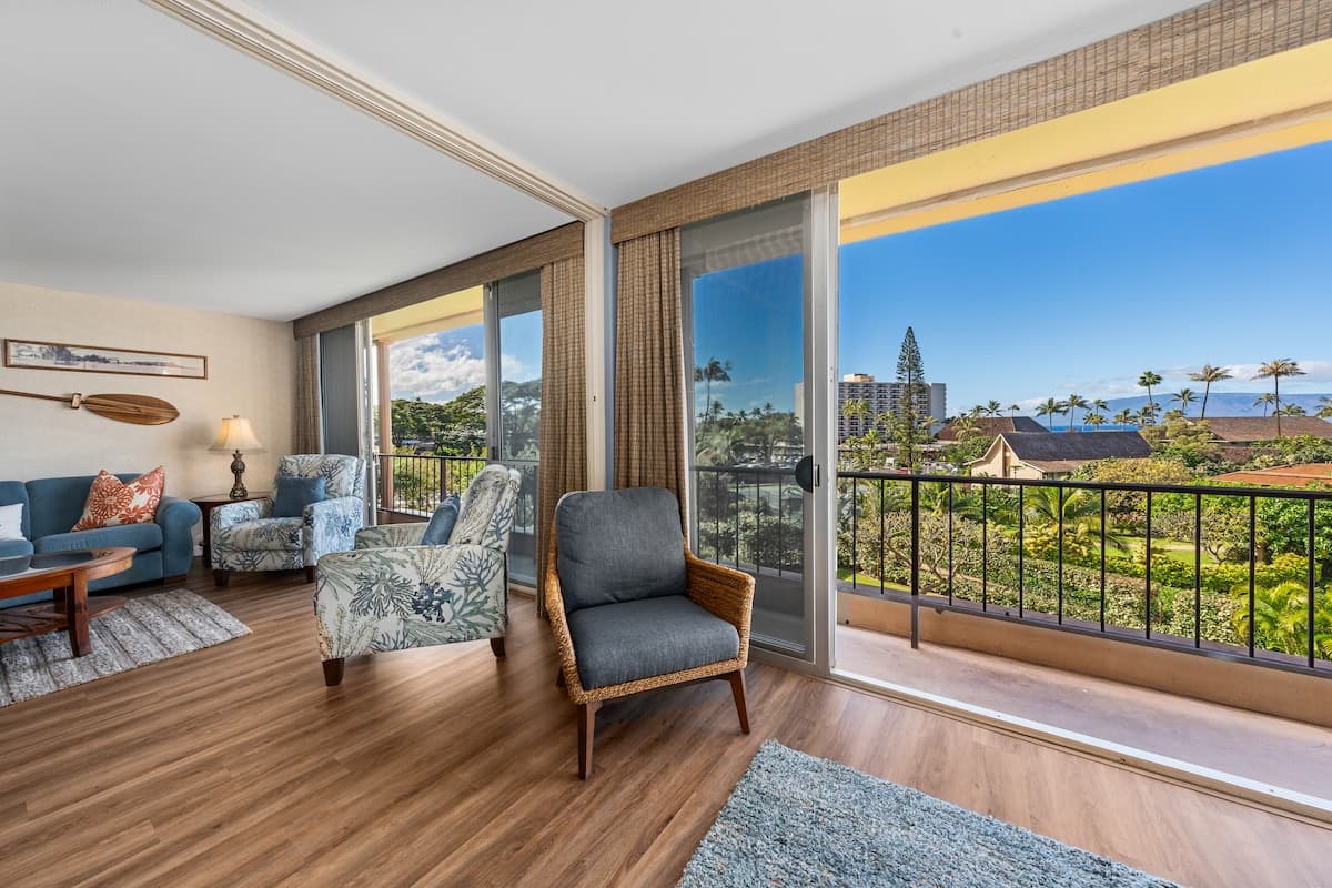 Condo in Lahaina · ★5.0 · 1 bedroom · 3 beds · 1 bath - Photo 3