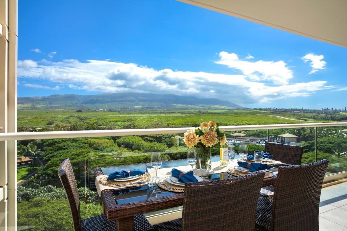 Condo in Lahaina · ★4.86 · 1 bedroom · 2 beds · 1 bath - Photo 1