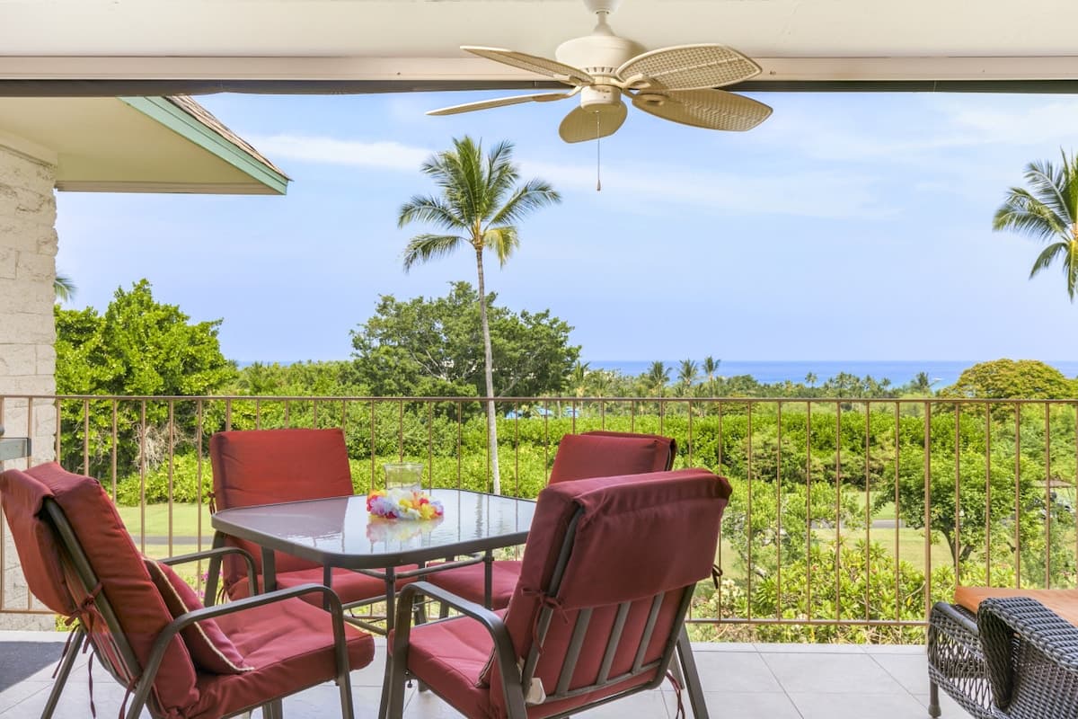 Condo in Kailua-Kona · ★4.61 · 2 bedrooms · 2 beds · 2 baths - Photo 4