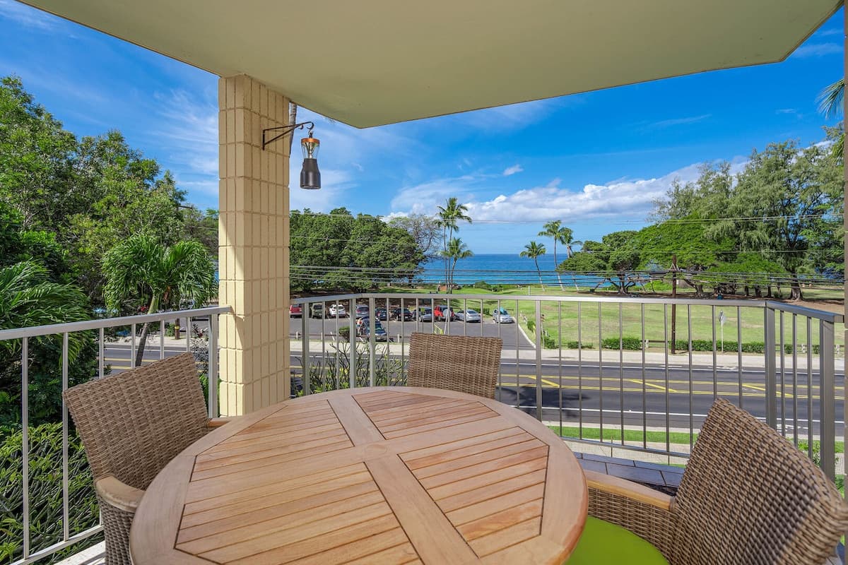 Condo in Kihei · ★4.9 · 2 bedrooms · 2 beds · 2 private baths - Photo 2