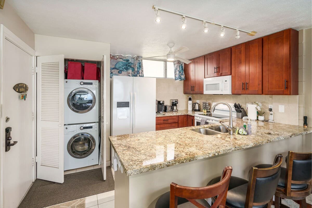 Condo in Kihei · ★4.9 · 2 bedrooms · 2 beds · 2 private baths - Photo 3
