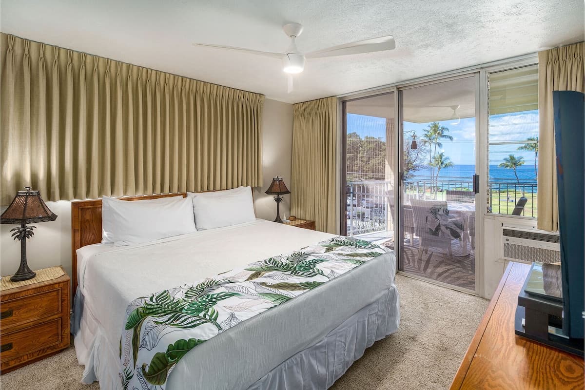 Condo in Kihei · ★4.9 · 2 bedrooms · 2 beds · 2 private baths - Photo 4