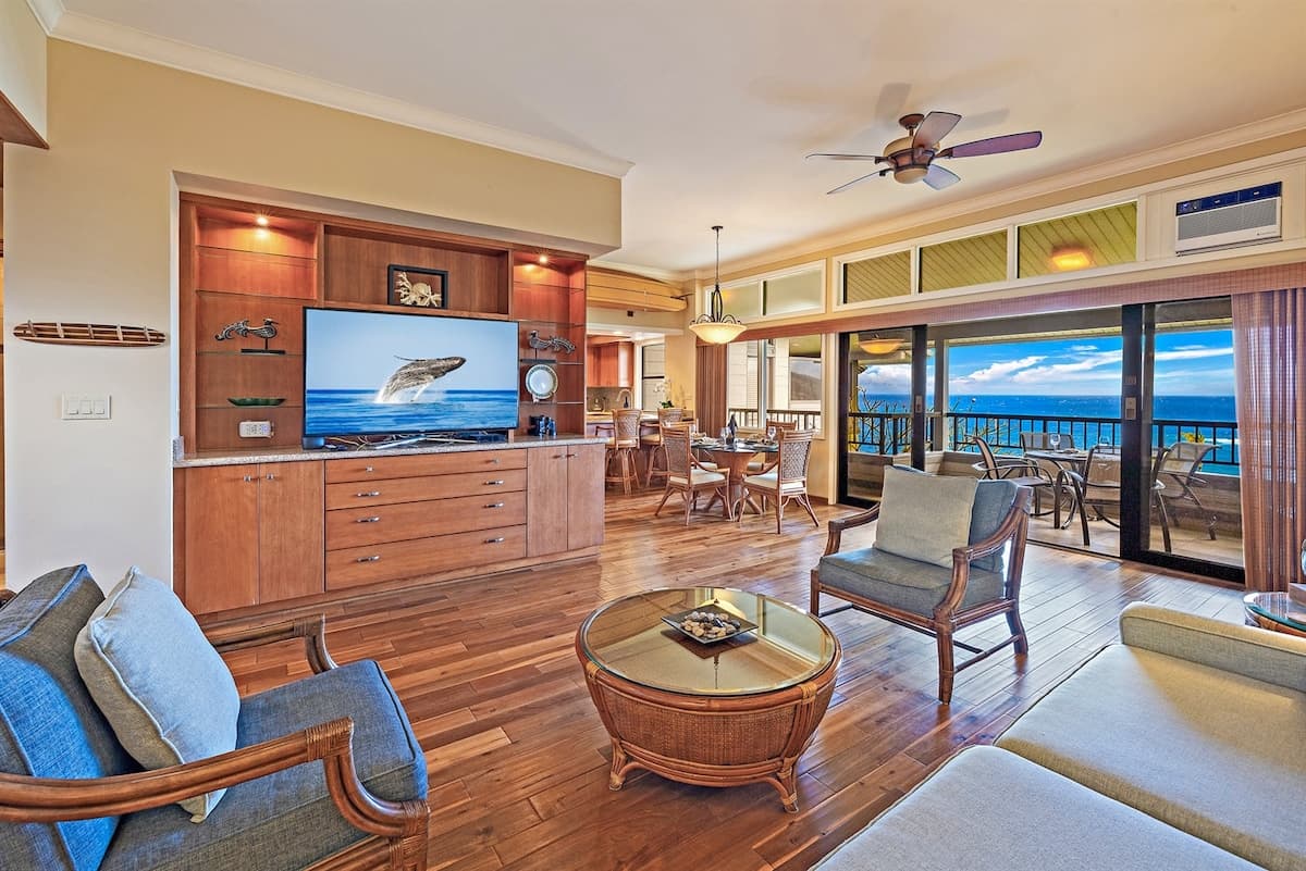Condo in Lahaina · ★4.96 · 1 bedroom · 2 beds · 2 shared baths - Photo 2