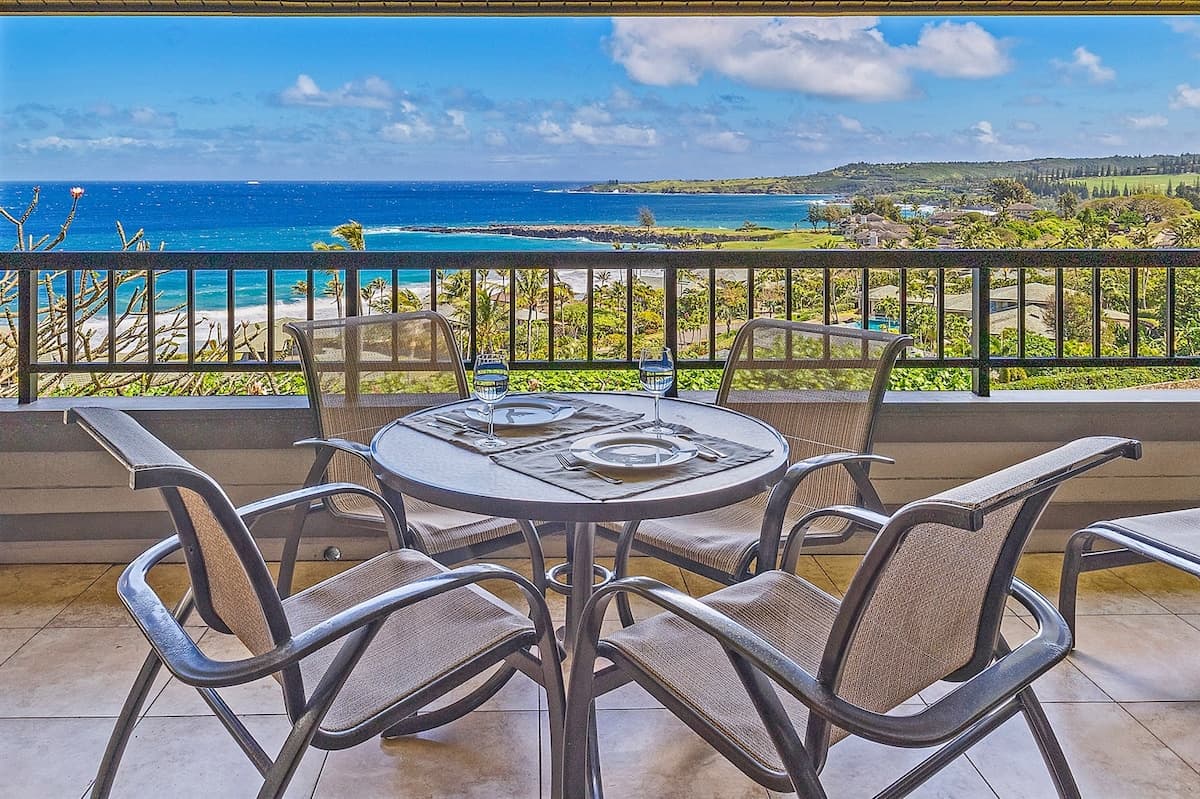 Condo in Lahaina · ★4.96 · 1 bedroom · 2 beds · 2 shared baths - Photo 1
