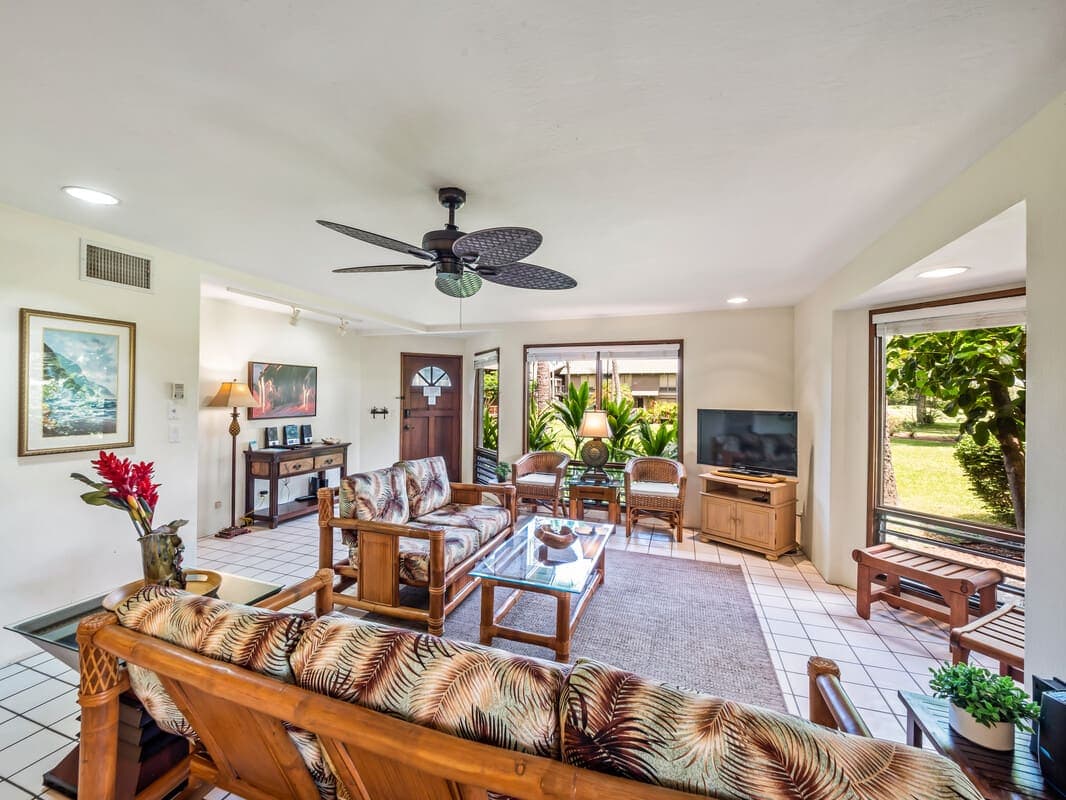 Condo in Kailua-Kona · ★4.7 · 2 bedrooms · 3 beds · 2 baths - Photo 2