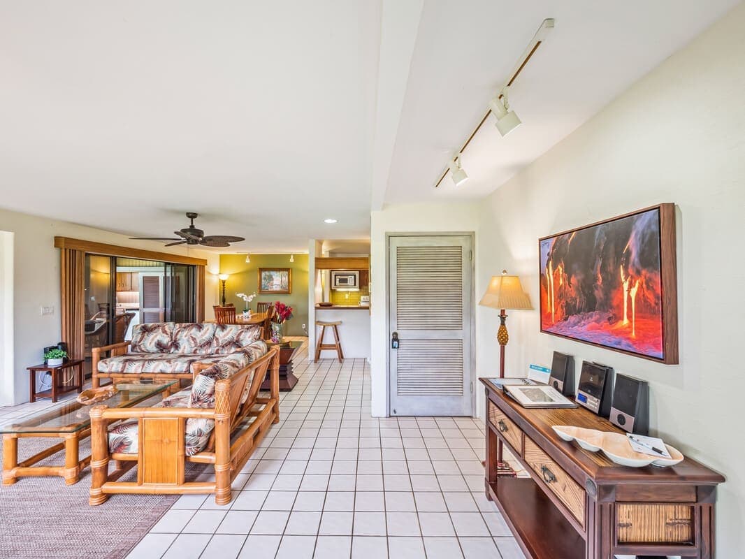 Condo in Kailua-Kona · ★4.7 · 2 bedrooms · 3 beds · 2 baths - Photo 4