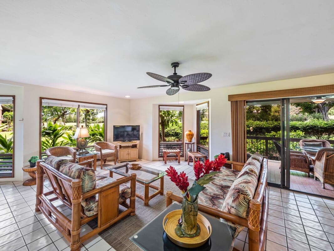 Condo in Kailua-Kona · ★4.7 · 2 bedrooms · 3 beds · 2 baths - Photo 3