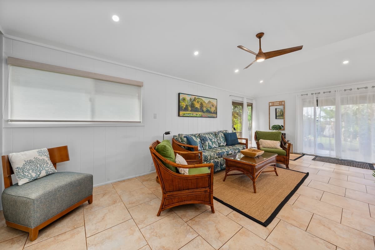 Condo in Lahaina · ★5.0 · 2 bedrooms · 3 beds · 2 baths - Photo 4