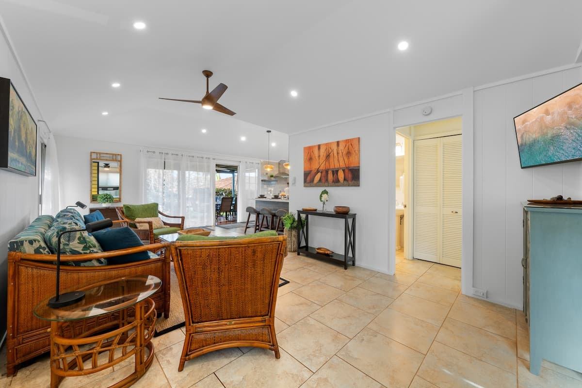 Condo in Lahaina · ★5.0 · 2 bedrooms · 3 beds · 2 baths - Photo 5