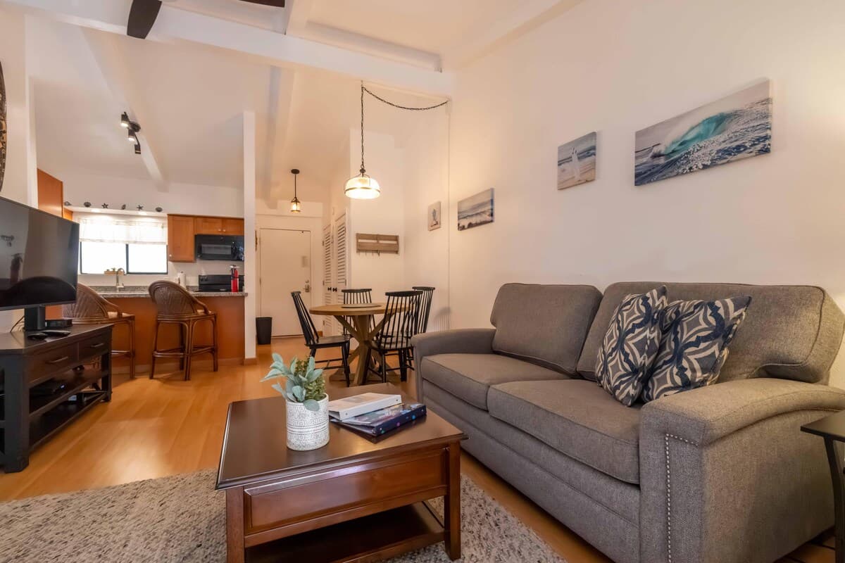 Condo in Wailuku · ★4.67 · 1 bedroom · 2 beds · 1 private bath - Photo 3