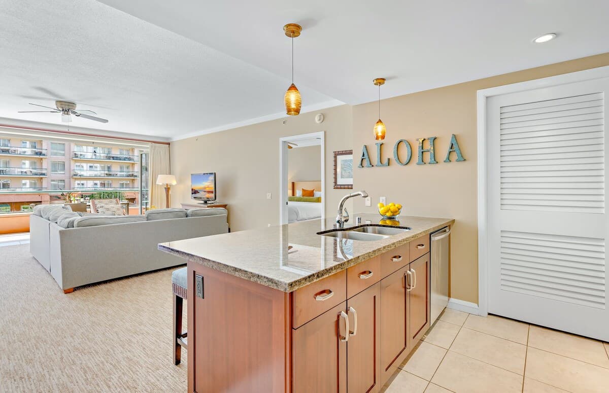 Condo in Lahaina · ★4.67 · 2 bedrooms · 3 beds · 2 baths - Photo 3