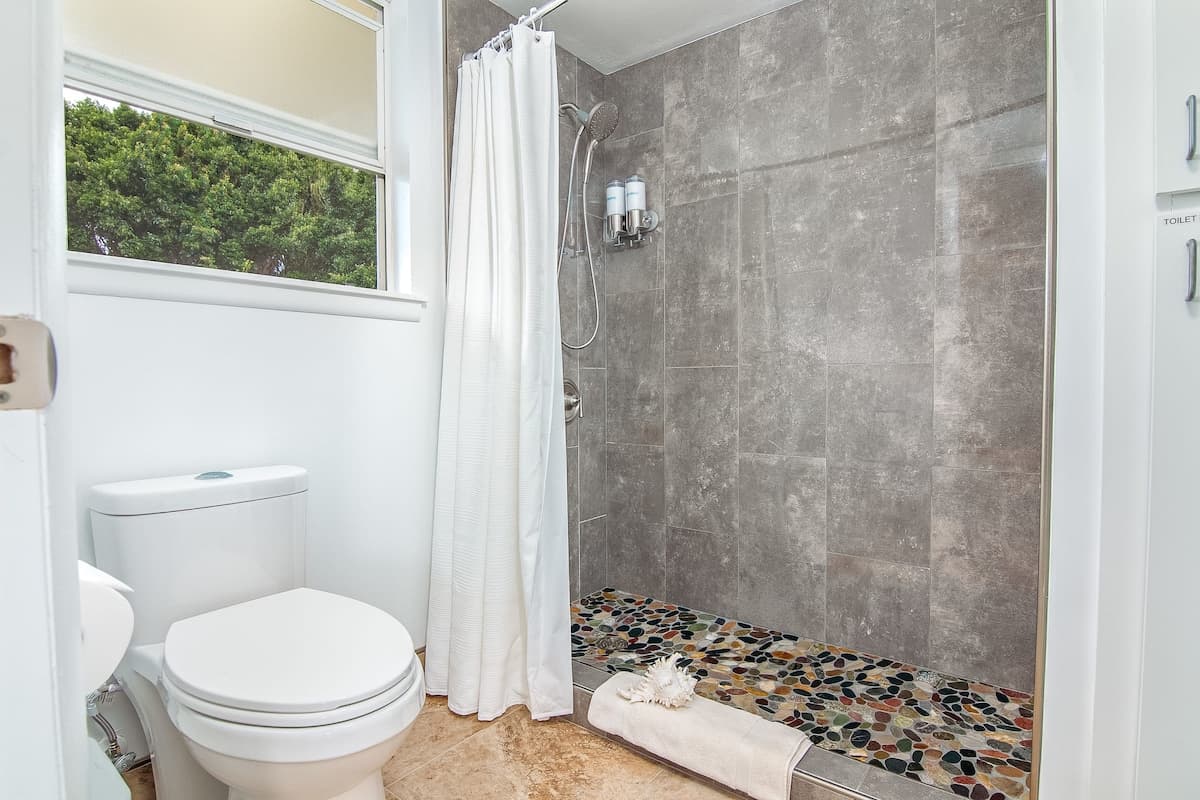Upgraded 3 bed w/Ocean View, Pool, Hot tub, 2*King - Photo 4