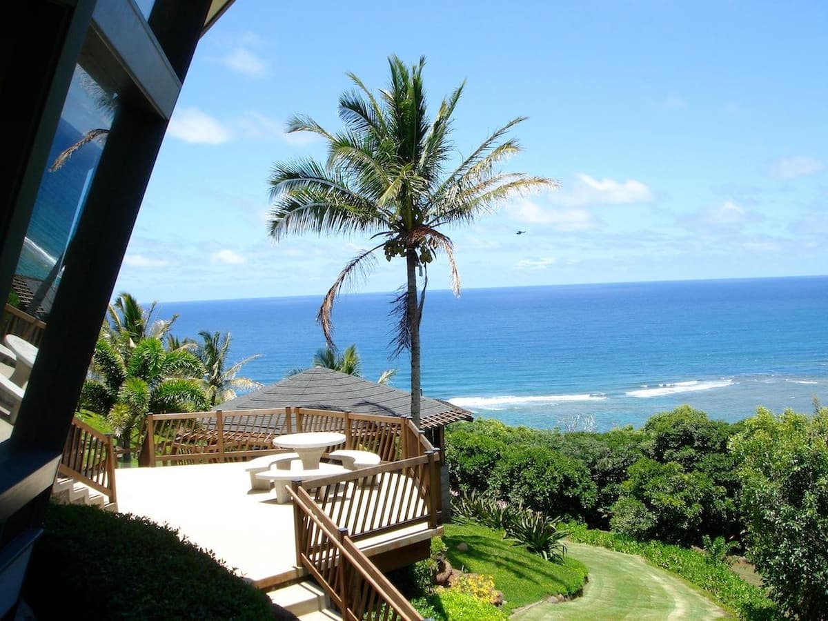 Home in Kilauea · ★4.36 · 3 bedrooms · 4 beds · 3.5 baths - Photo 2
