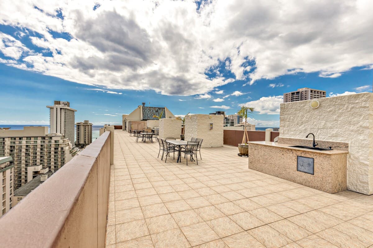 Condo in Honolulu · ★4.91 · 1 bedroom · 1 bed · 1 private bath - Photo 2