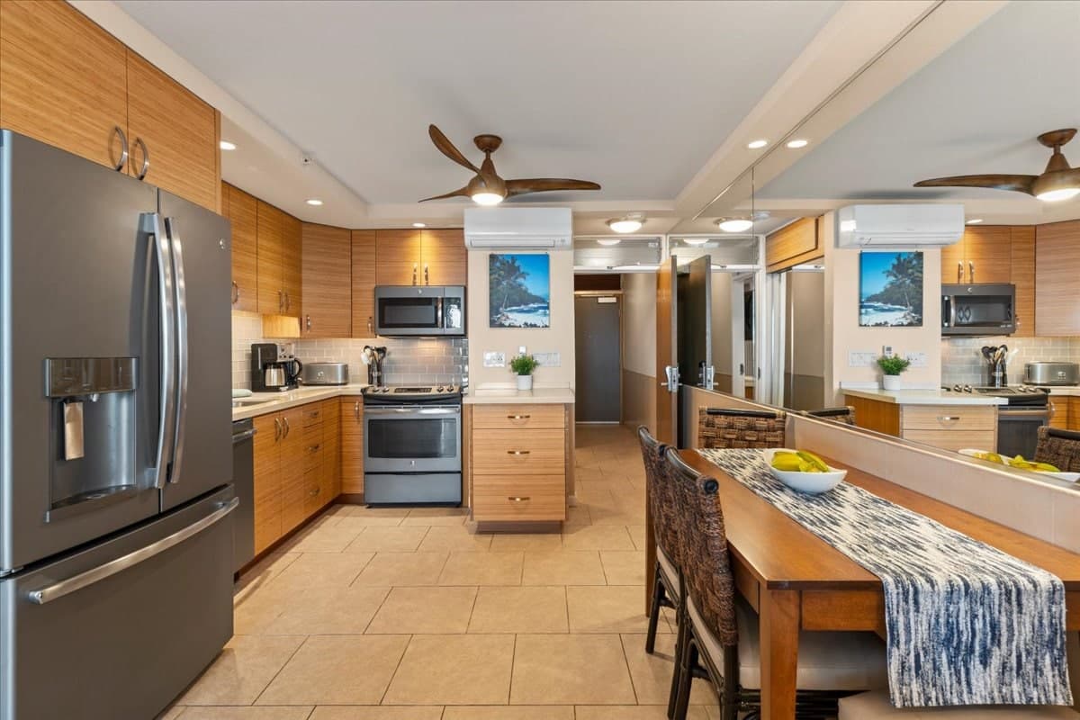Condo in Kihei · ★4.88 · 2 bedrooms · 3 beds · 2 baths - Photo 4