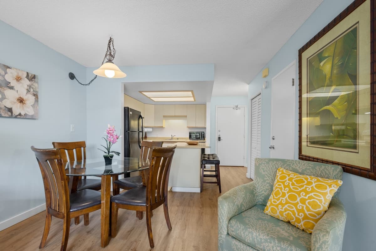 Condo in Kihei · ★4.63 · 1 bedroom · 2 beds · 2 shared baths - Photo 4