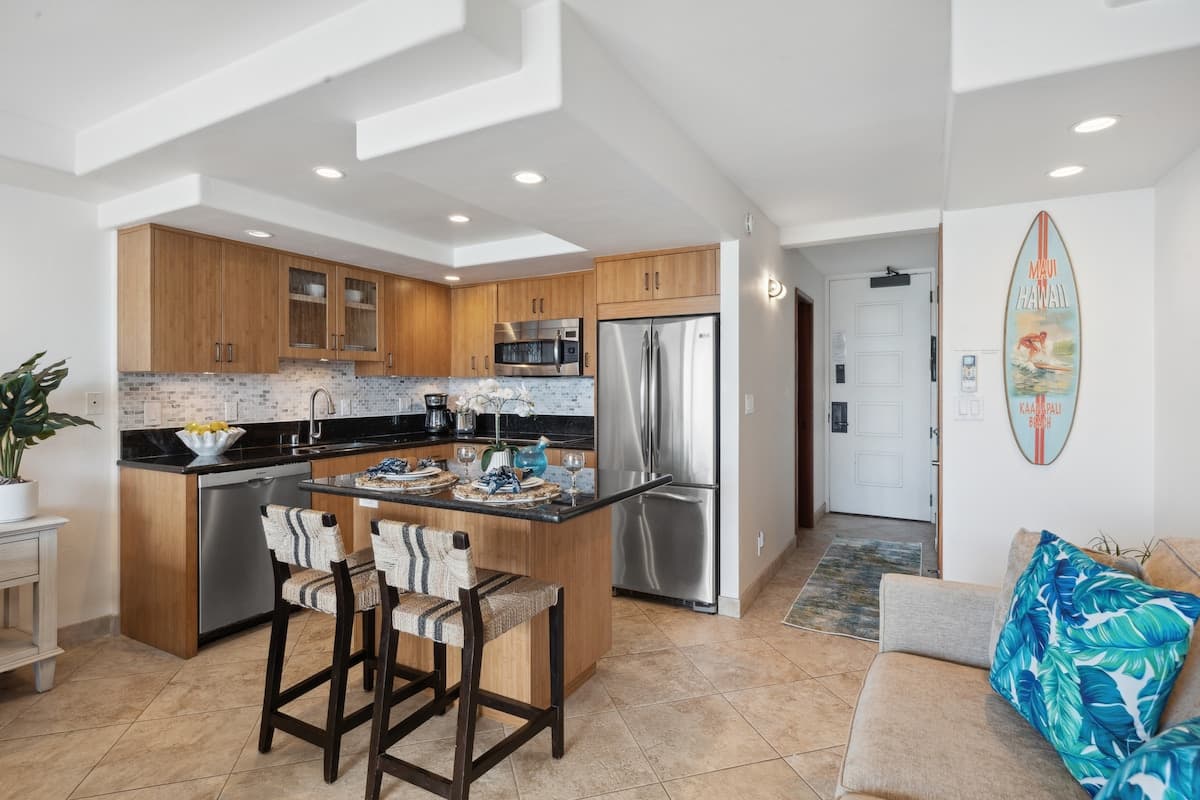 Condo in Lahaina · ★4.86 · 1 bedroom · 2 beds · 1 bath - Photo 2