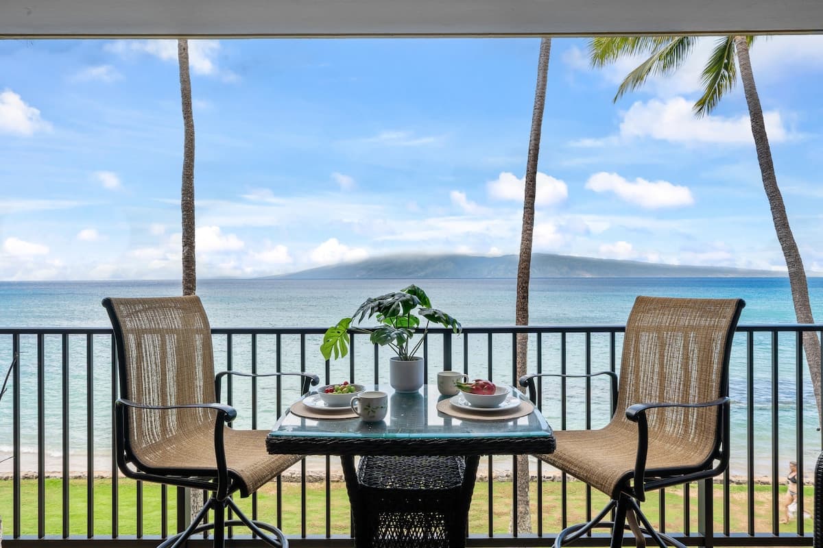 Condo in Lahaina · ★4.86 · 1 bedroom · 2 beds · 1 bath - Photo 1