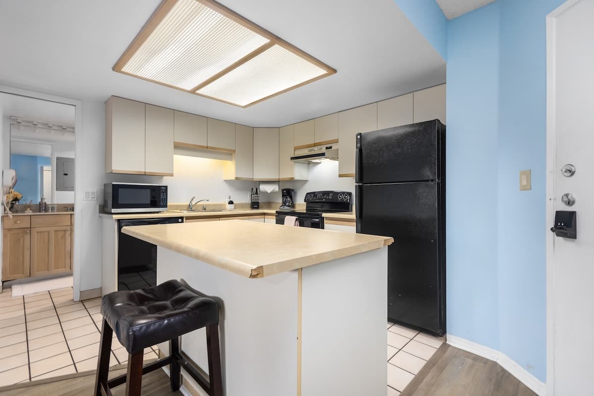 Condo in Kihei · ★4.45 · 1 bedroom · 2 beds · 1 bath - Photo 5