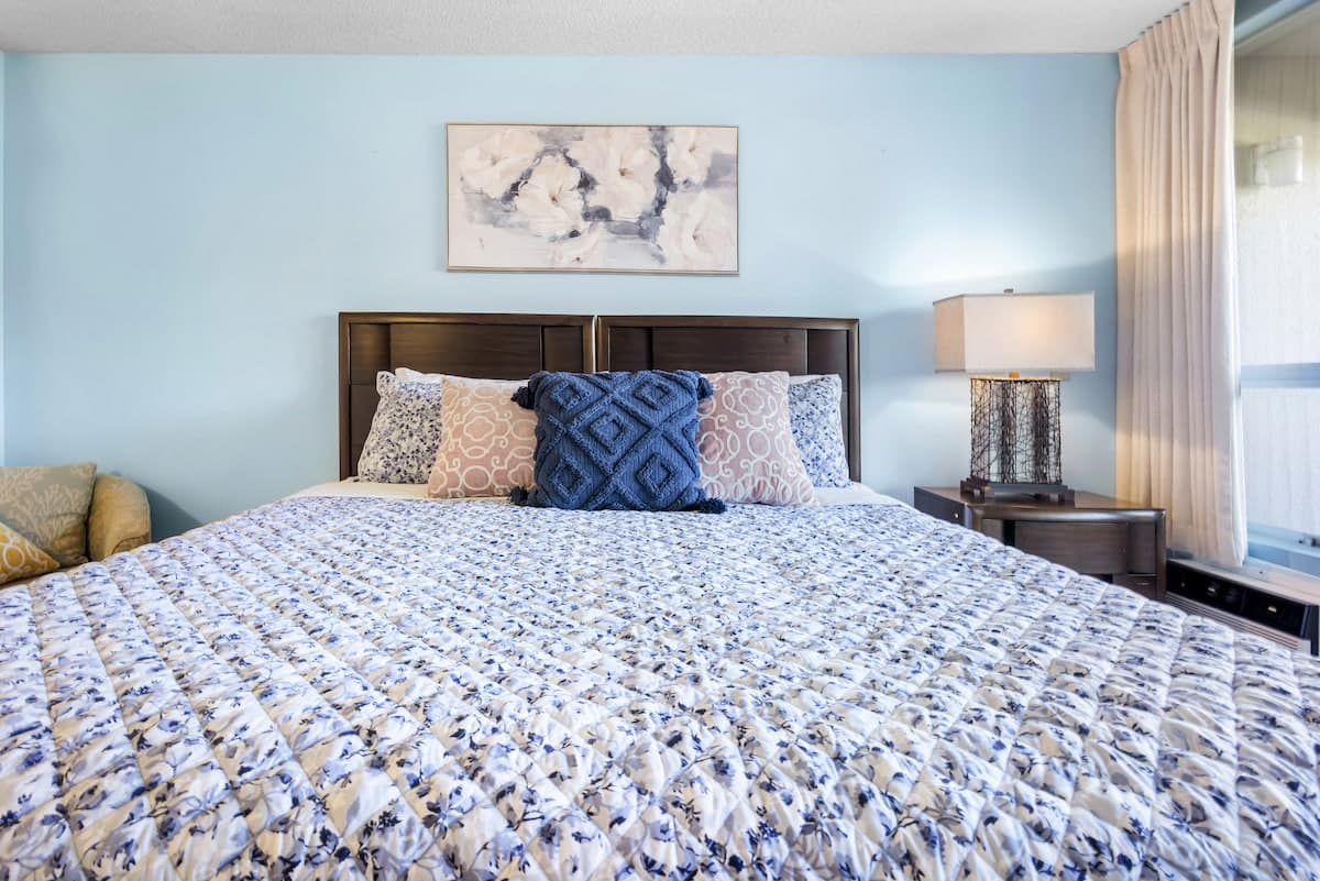 Condo in Kihei · ★4.45 · 1 bedroom · 1 bed · 1 shared bath - Photo 2