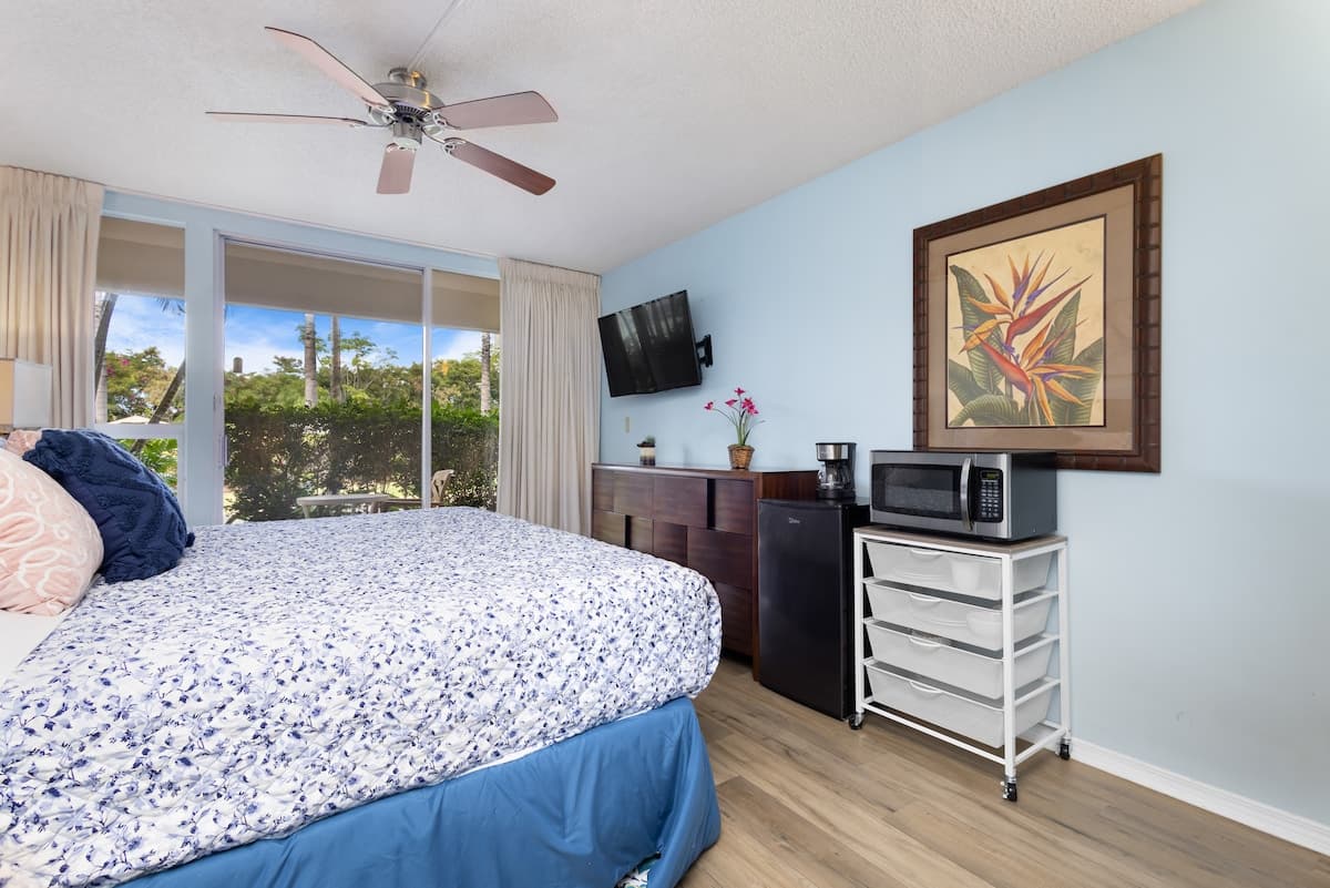 Condo in Kihei · ★4.45 · 1 bedroom · 1 bed · 1 shared bath - Photo 4