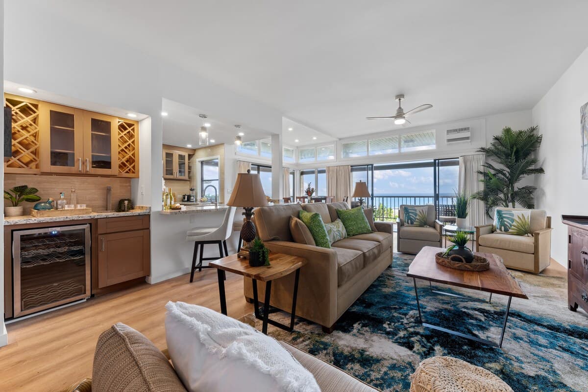 Condo in Lahaina · ★4.89 · 2 bedrooms · 4 beds · 3 baths - Photo 2
