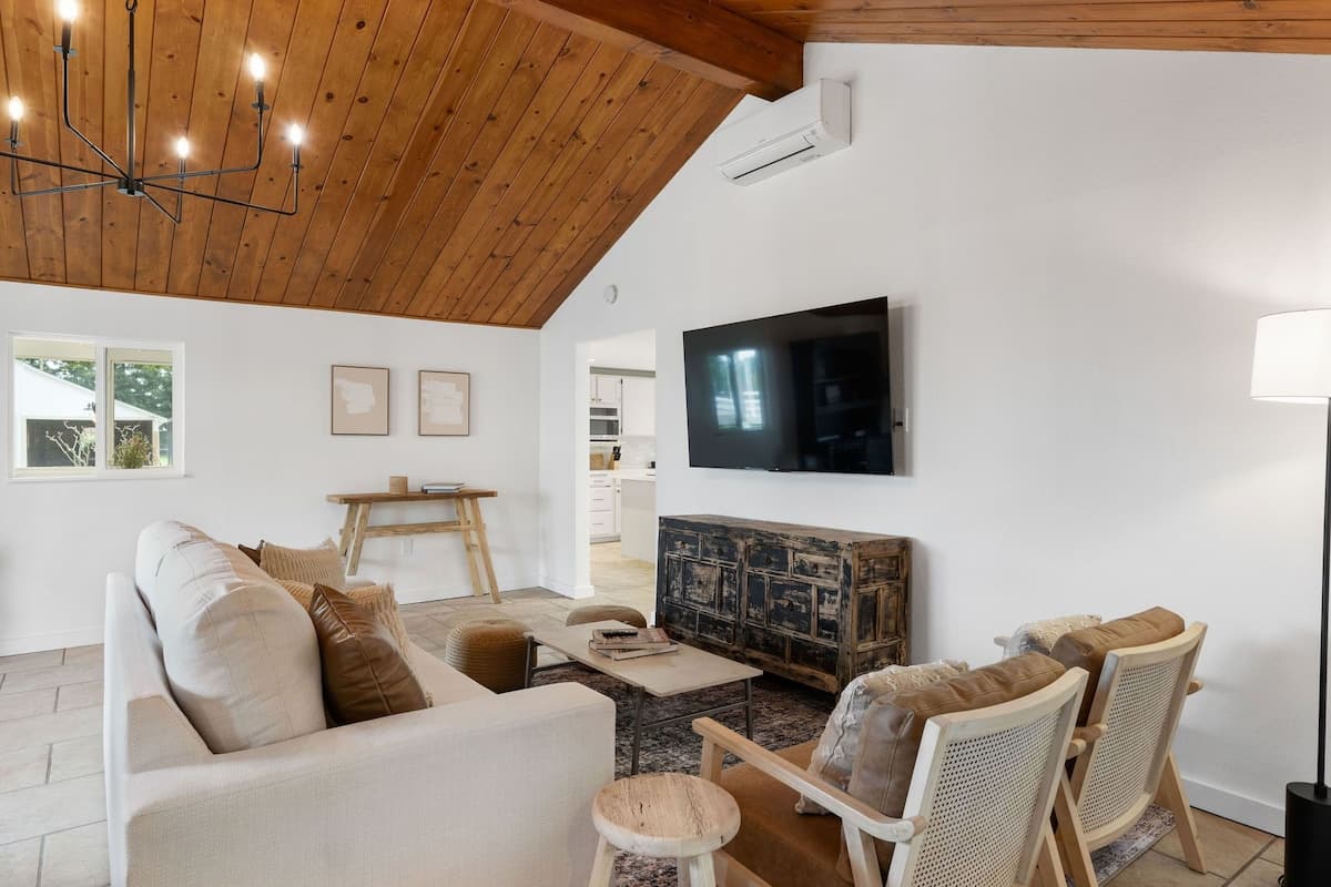 Cypress Bungalows Wine Country Estate & Pool - Photo 4