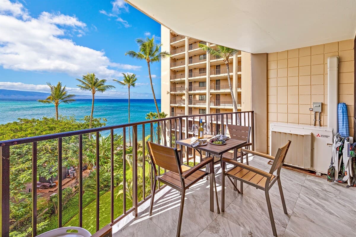 Condo in Lahaina · ★5.0 · 1 bedroom · 2 beds · 1 private bath - Photo 5
