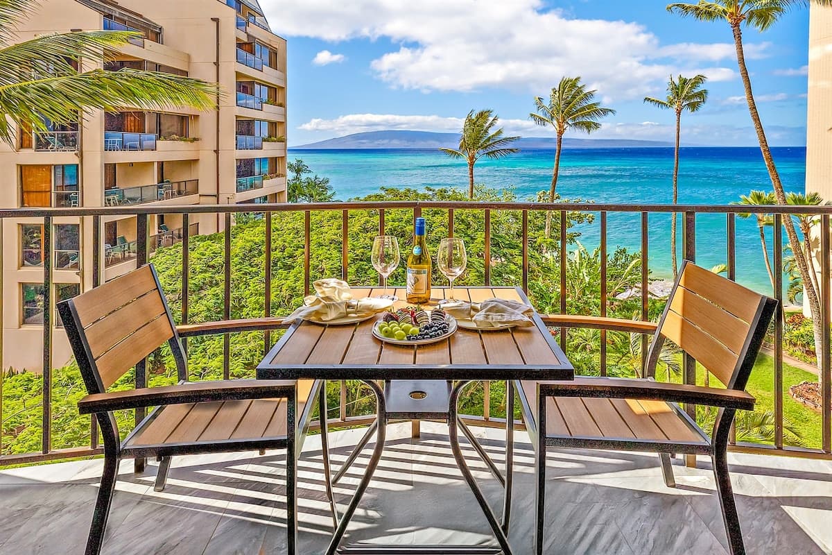 Condo in Lahaina · ★5.0 · 1 bedroom · 2 beds · 1 private bath - Photo 2