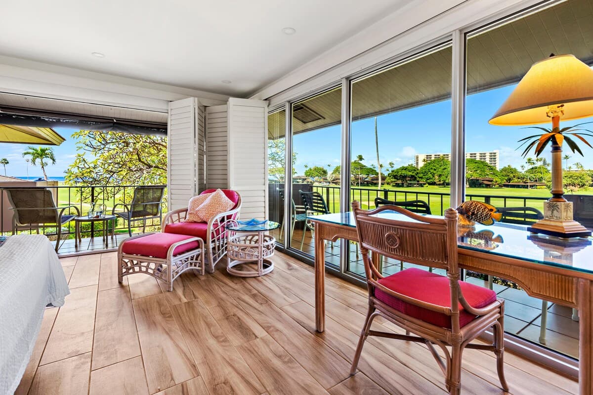 Condo in Lahaina · ★5.0 · 2 bedrooms · 4 beds · 2 baths - Photo 4