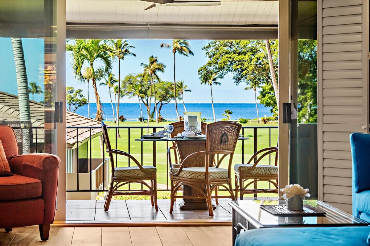 Condo in Lahaina · ★5.0 · 2 bedrooms · 4 beds · 2 baths - Photo 2