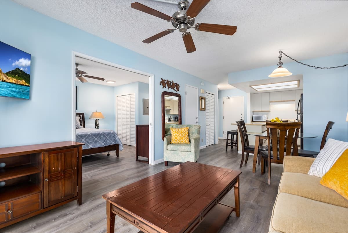 Condo in Kihei · ★4.89 · 1 bedroom · 2 beds · 2 shared baths - Photo 4