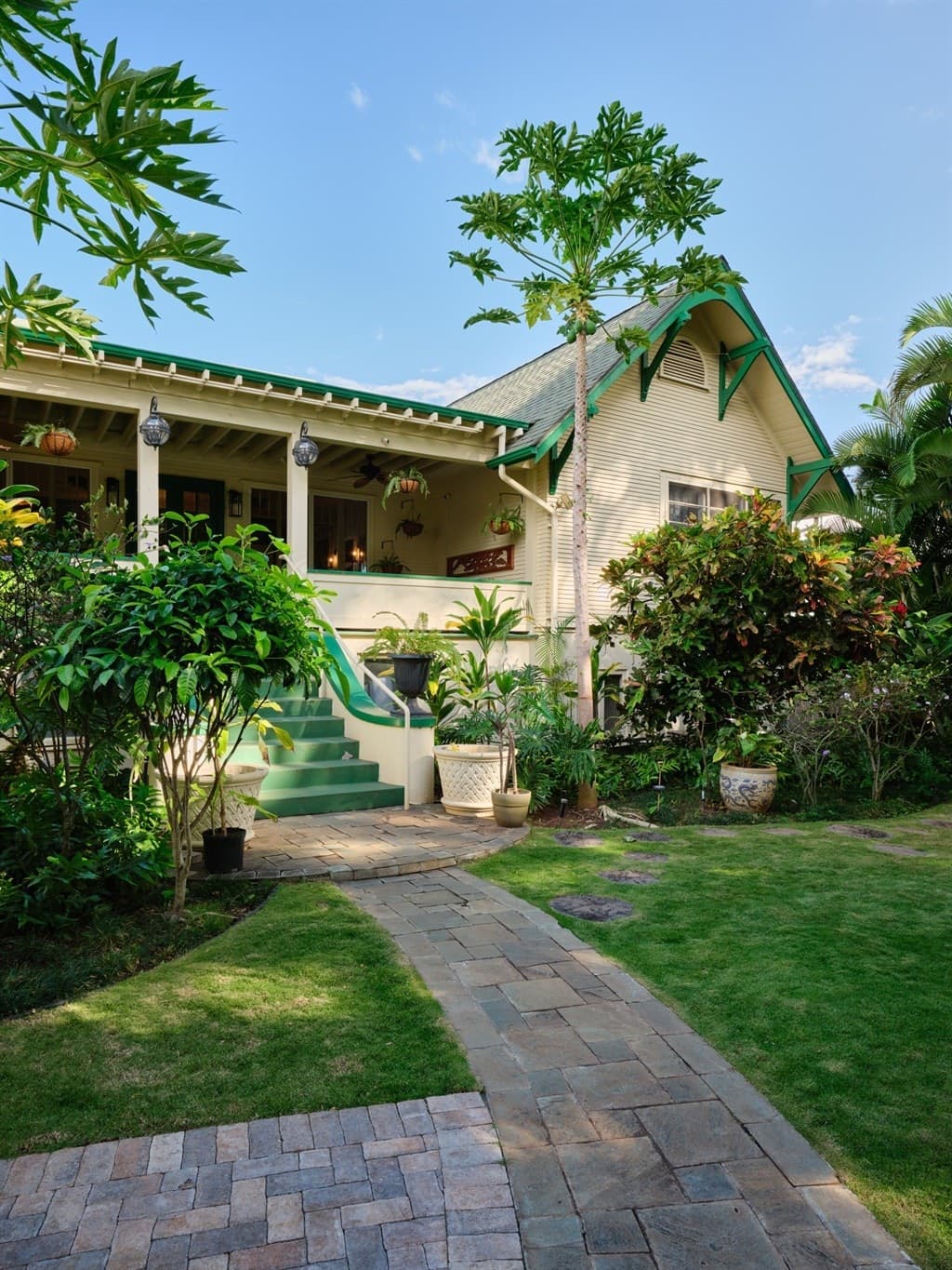 Home in Wailuku · ★4.97 · 1 bedroom · 1 bed · 1 bath - Photo 4