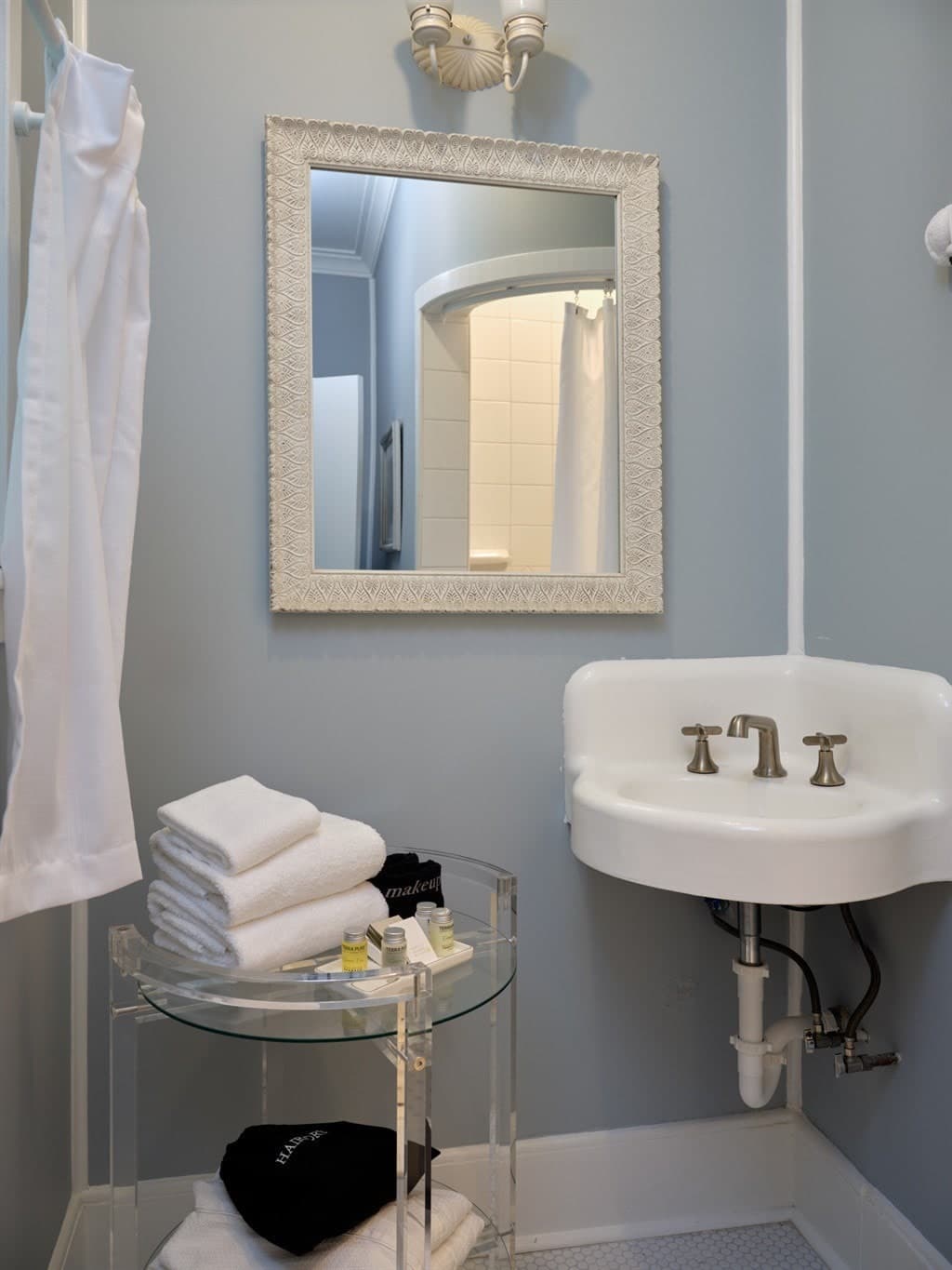 Home in Wailuku · ★5.0 · 1 bedroom · 1 bed · 1 bath - Photo 2