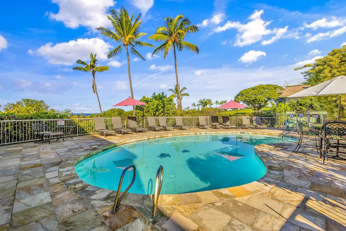 Condo in Kailua-Kona · ★4.6 · 2 bedrooms · 2 beds · 2 private baths - Photo 1