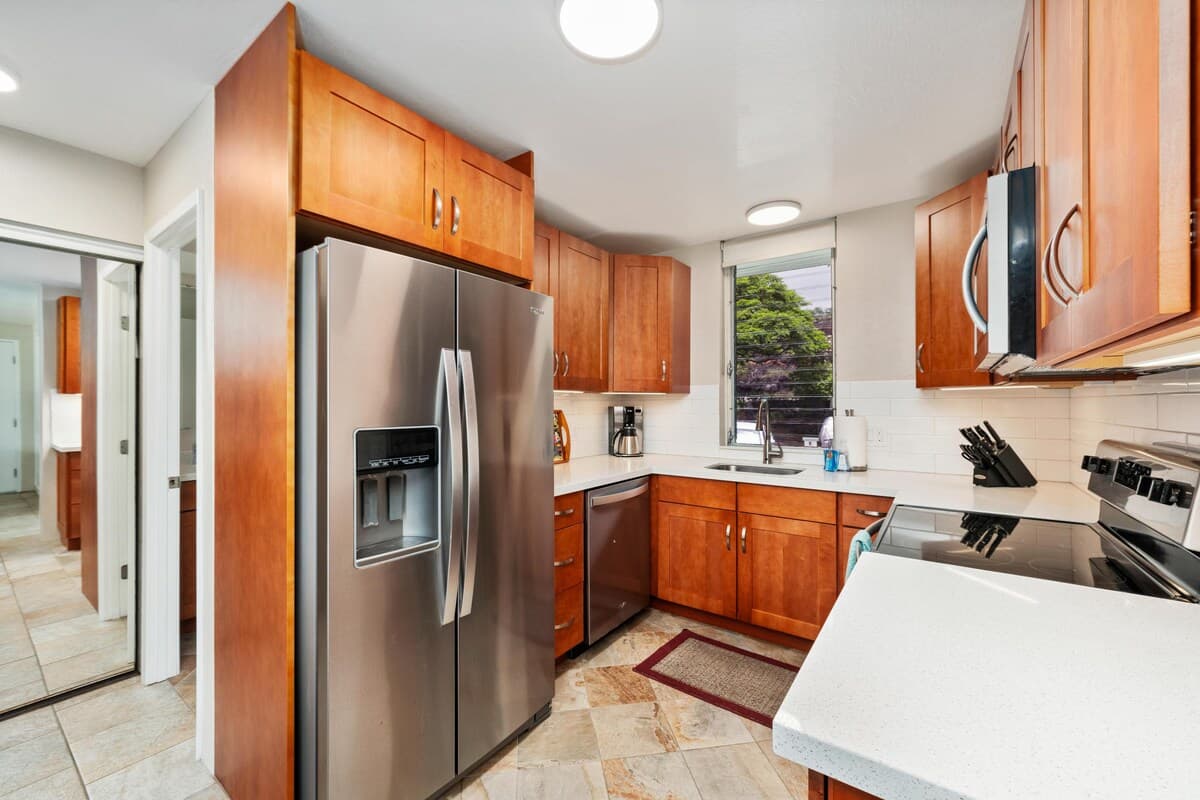 Condo in Kailua-Kona · ★4.6 · 2 bedrooms · 2 beds · 2 private baths - Photo 2