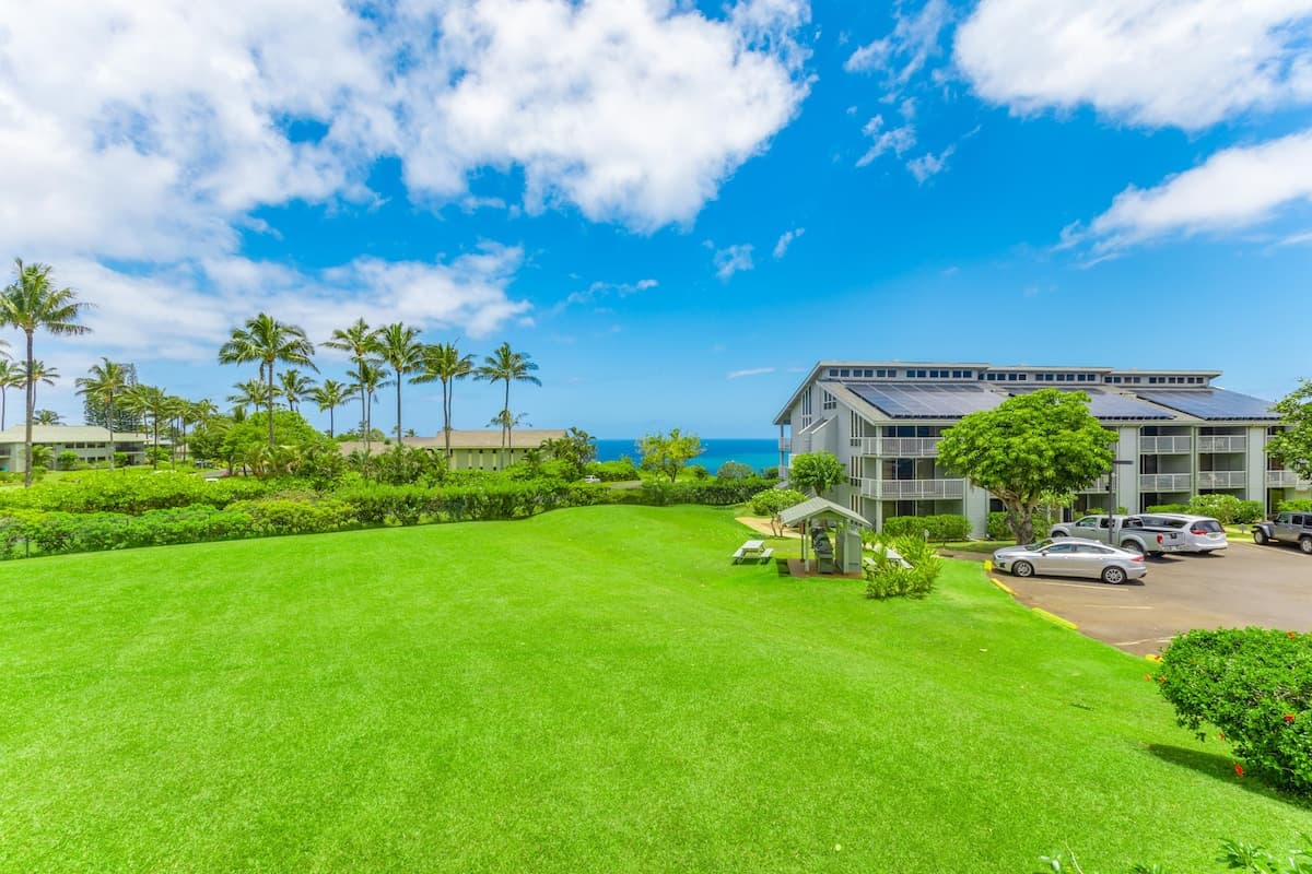 Condo in Princeville · ★4.72 · 1 bedroom · 2 beds · 2 private baths - Photo 2