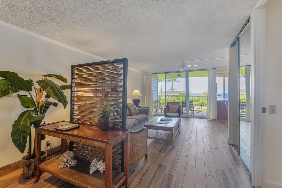 Condo in Princeville · ★4.72 · 1 bedroom · 2 beds · 2 private baths - Photo 4