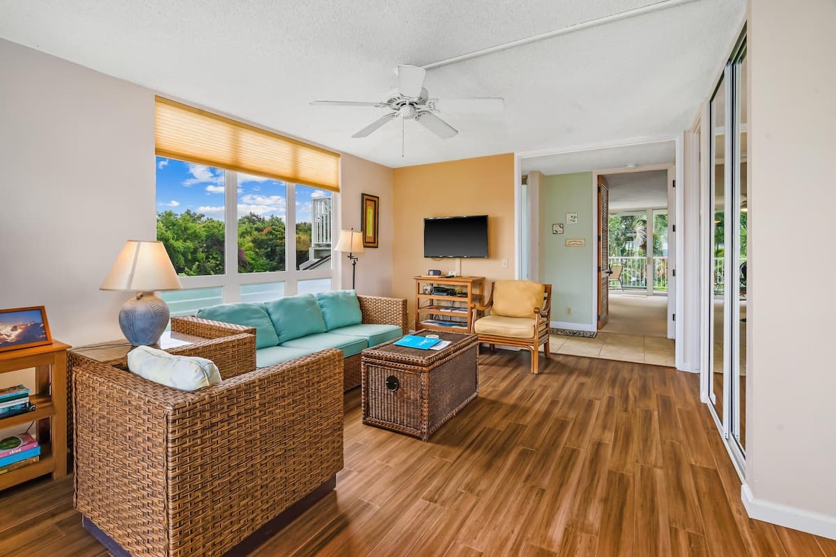 Condo in Princeville · ★4.35 · 1 bedroom · 2 beds · 2 private baths - Photo 3
