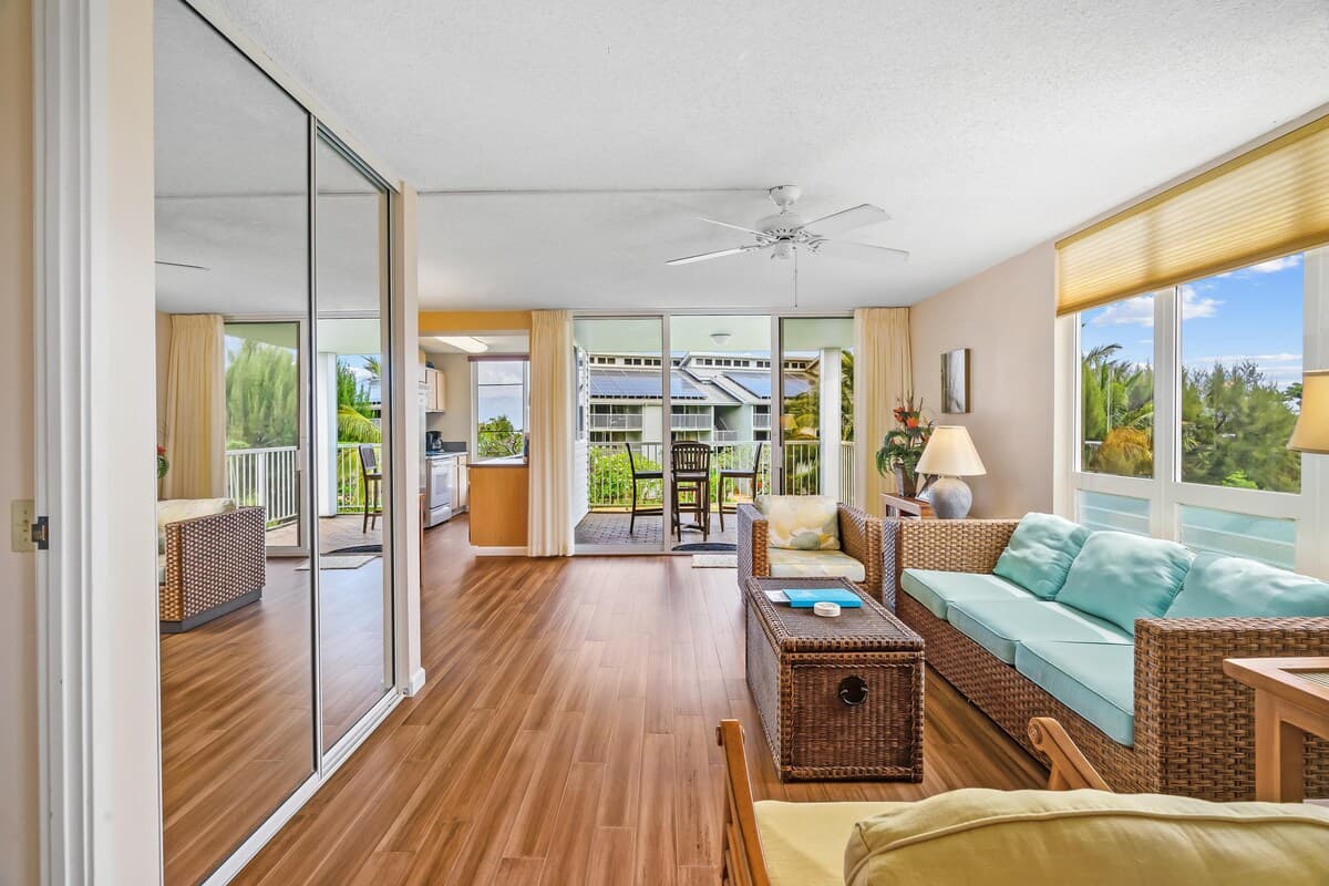 Condo in Princeville · ★4.35 · 1 bedroom · 2 beds · 2 private baths - Photo 4
