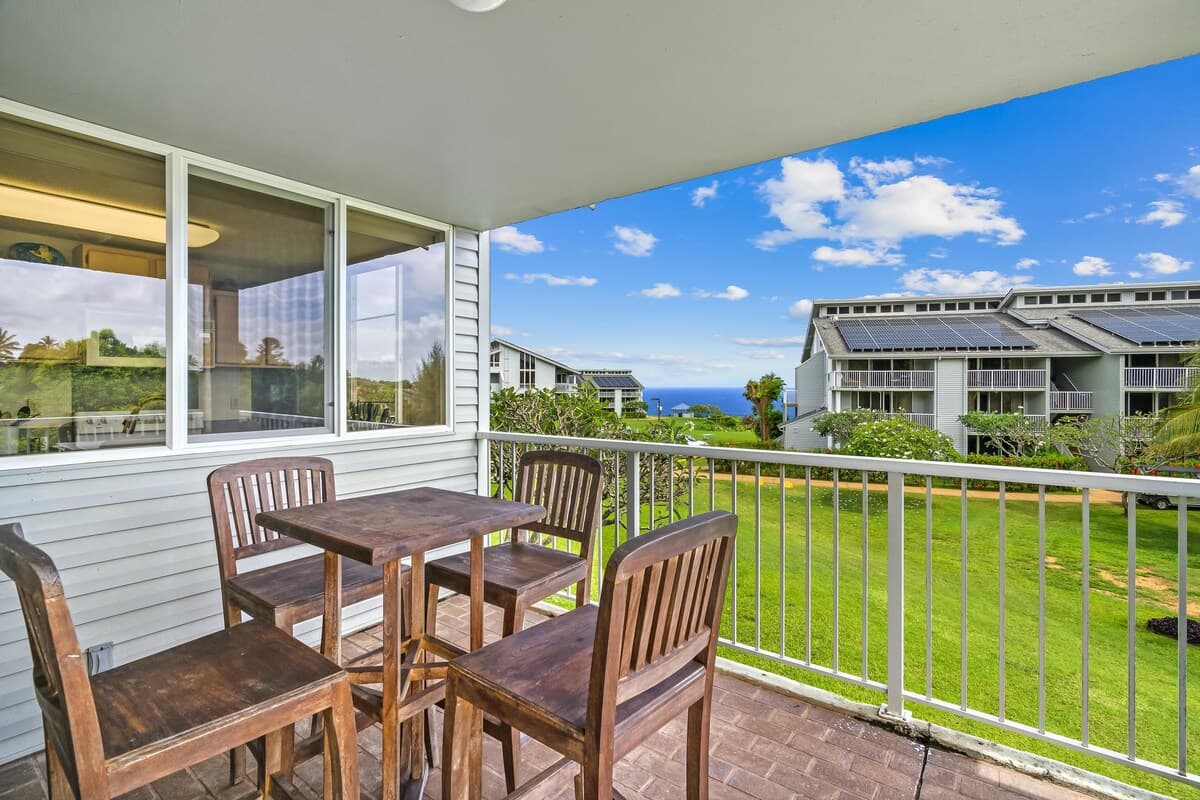 Condo in Princeville · ★4.35 · 1 bedroom · 2 beds · 2 private baths - Photo 2