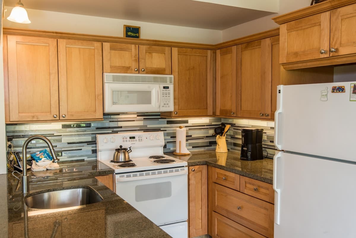 Condo in Princeville · ★4.73 · 1 bedroom · 3 beds · 2 private baths - Photo 4