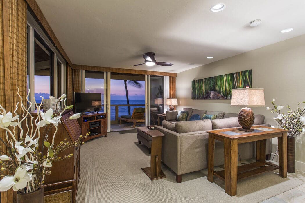 Condo in Kailua-Kona · ★4.88 · 2 bedrooms · 2 beds · 2 baths - Photo 2