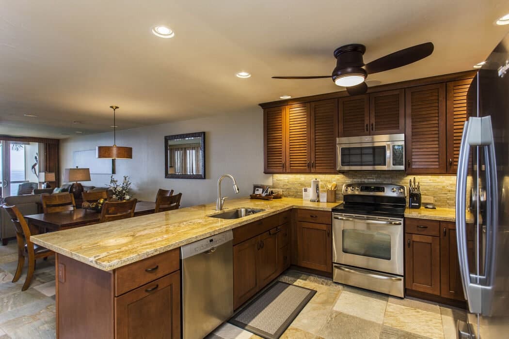 Condo in Kailua-Kona · ★4.88 · 2 bedrooms · 2 beds · 2 baths - Photo 4