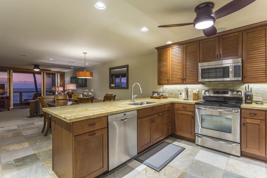 Condo in Kailua-Kona · ★4.88 · 2 bedrooms · 2 beds · 2 baths - Photo 5