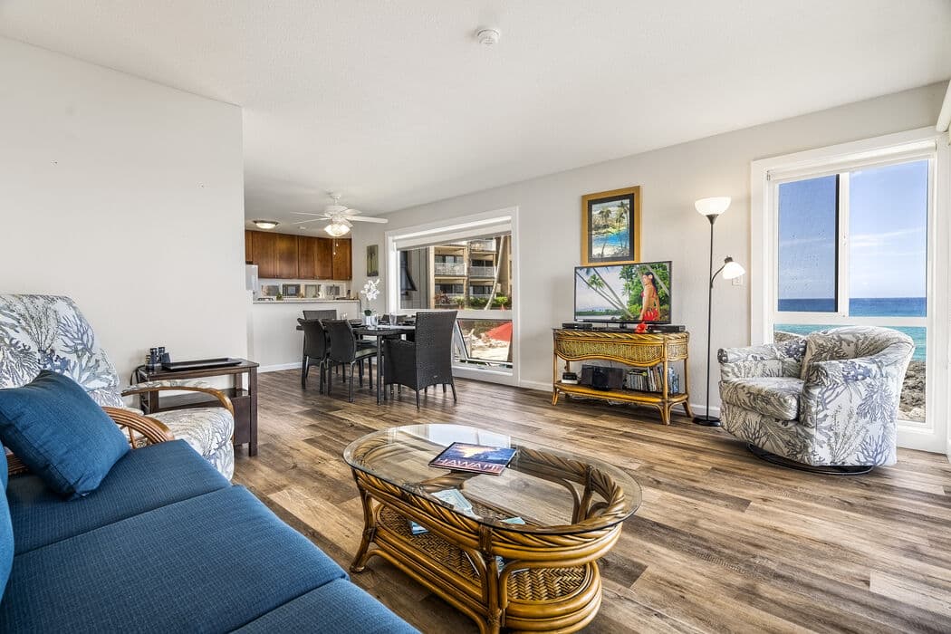 Condo in Kailua-Kona · ★4.81 · 2 bedrooms · 4 beds · 2.5 baths - Photo 4